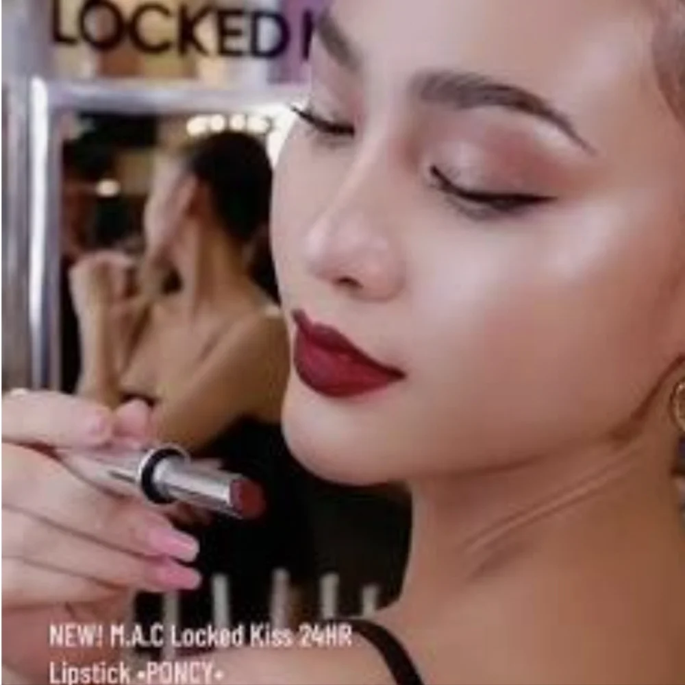 🧚‍♀️PONCY MAC Cosmetics Locked Kiss Lipstick NWT